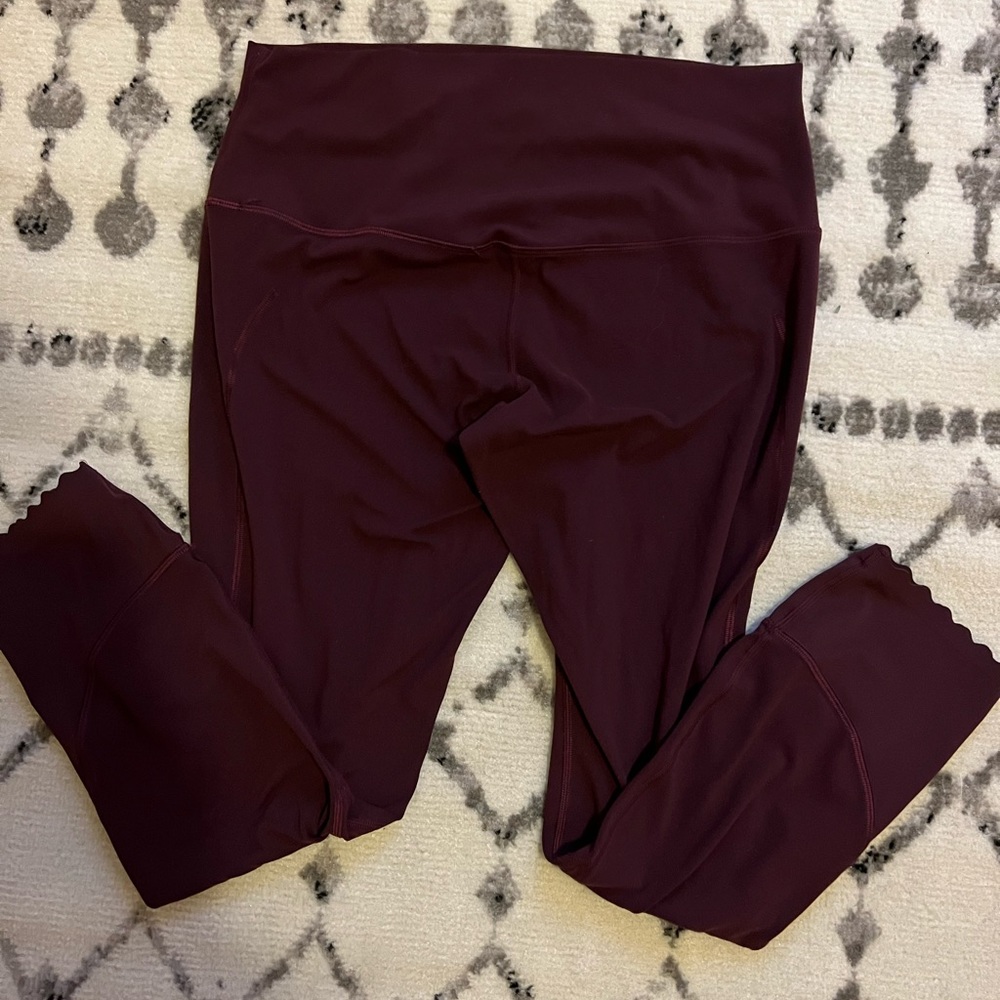 Lululemon Align cropped leggings w/scallop detail